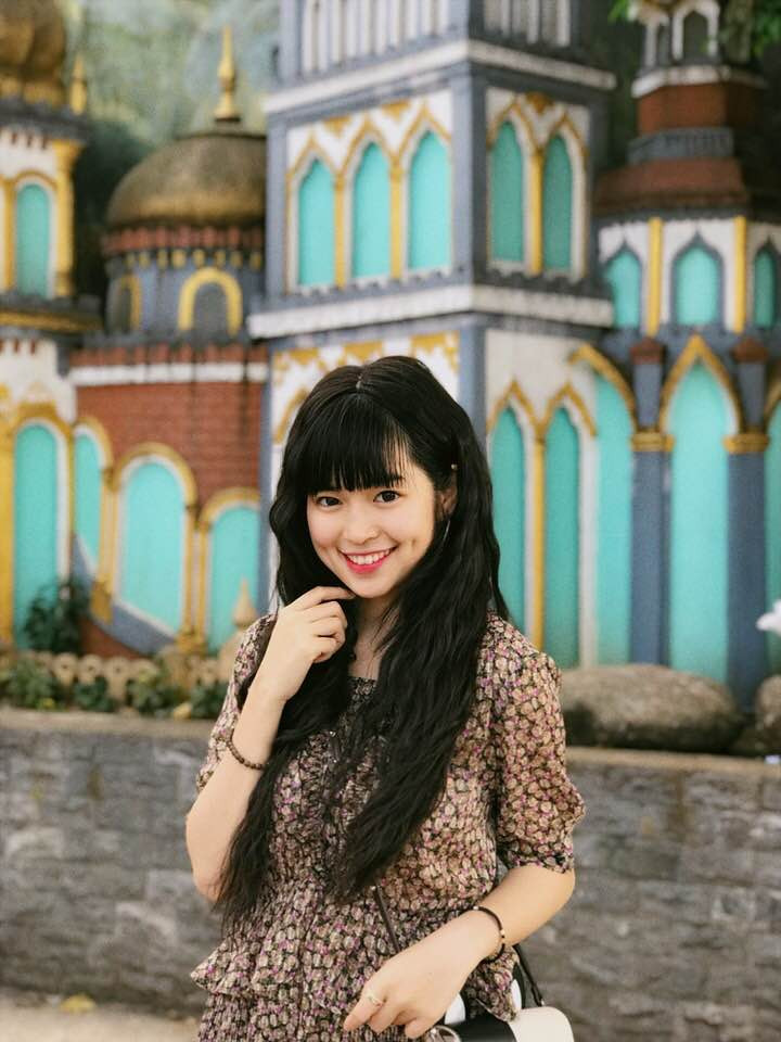 Dù rất có duyên với nghệ thuật nhưng Khánh Vân cho biết trước giờ chưa xác định tư tưởng đi theo con đường nghệ thuật thực sự, bởi 9x cho rằng thế giới của showbiz xô bồ, trong khi Vân lại không chịu được áp lực và cám dỗ.