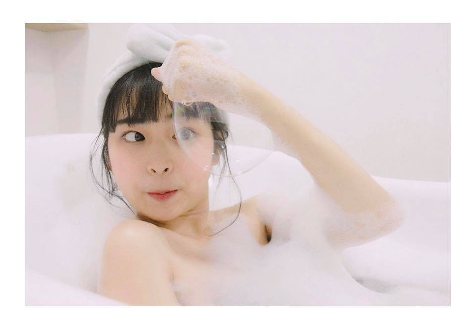 Đặc biệt, mới đây Khánh Vân lại tiếp tục gây chú ý khi vào vai phụ Trà Long của bộ phim "Mắt biếc", một tác phẩm được chuyển thể từ tiểu thuyết cùng tên của nhà văn Nguyễn Nhật Ánh, do đạo diễn Victor Vũ thực hiện.