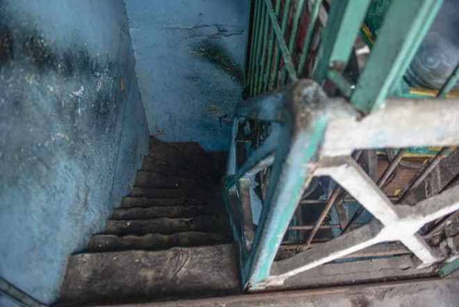 Theo đánh giá trước đó của Sở Xây dựng, mặc dù nhìn kết cấu bên ngoài chung cư thì có cảm giác chắc chắn nhưng hiện trạng bên trong và tổng thể đang nguy hiểm, khả năng sụt lún rất cao. Sở Xây dựng đánh giá mức độ nguy hiểm là nhà cấp D, tức là khả năng chịu lực của kết cấu không thể đáp ứng được yêu cầu sử dụng bình thường, nguy hiểm đến tính mạng người dân. Công trình thuộc diện nhà chung cư nguy hiểm cần phải di dời, phá dỡ khẩn cấp theo quy định.