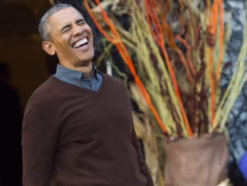 Chính vì vậy, những hình ảnh của ngài cựu Tổng thống Mỹ luôn được các dân mạng Việt Nam cập nhật liên tục.