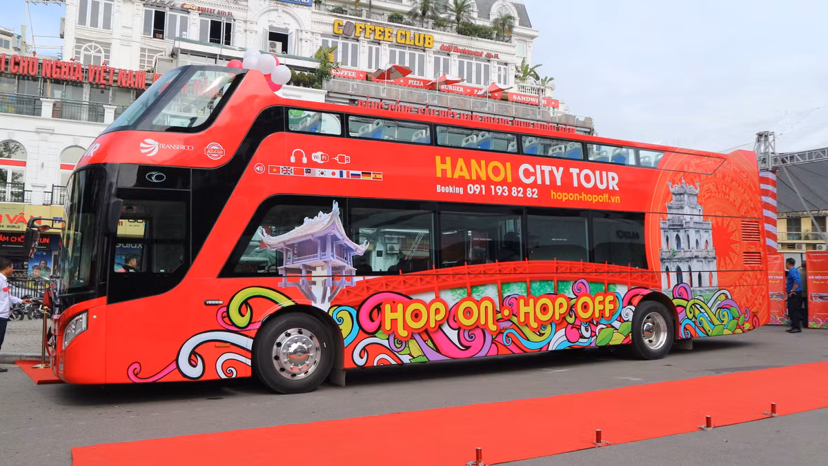 Sáng ngày 30/5/2018, lễ ra mắt chiếc xe buýt hai tầng đầu tiên tại Hà Nội tên Hanoi City Tour đã diễn ra. Ngay sau đó là 3 chiếc xe đặc biệt này đã lăn bánh qua 14 điểm danh lam thắng tại Hà Nội.