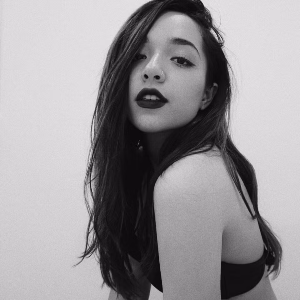 Sau thời gian thực hiện chế độ giảm cân đặc biệt, Trinh Tây đã trở lại với với vẻ tự tin lớn về hình thể và những bộ ảnh mới nhất của cô nàng này lần lượt được ra đời.