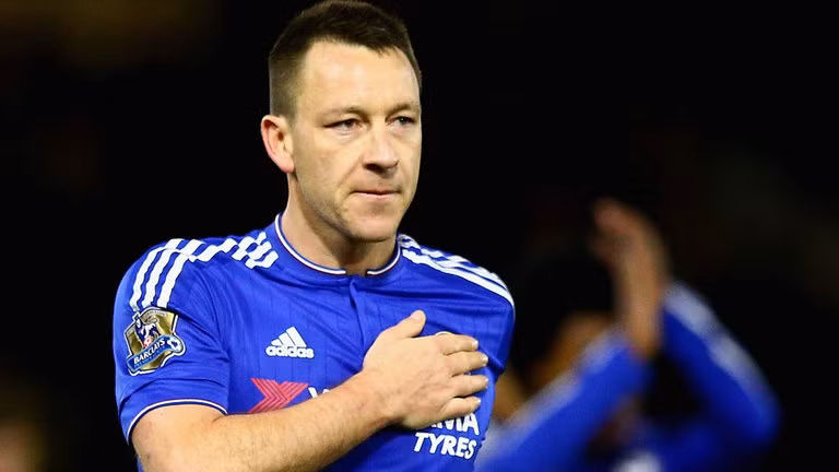 Tương lai của Terry tại Chelsea rất bấp bênh. BLĐ The Blues chỉ chịu kí thêm 1 năm hợp đồng với trung vệ này. Dù vậy, với tình yêu mãnh liệt với Chelsea, Terry sẵn sàng ở lại và đồng thời giảm mức lương của mình xuống còn 3 triệu bảng/mùa, ít hơn phân nửa giá trị thật.