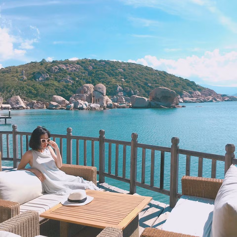 Nhìn vào bức ảnh này, nhiều người sẽ bị đánh lừa rằng đây là một khu du lịch nổi tiếng ở thiên đường du lịch Maldives hay Hawaii. Nhưng thực chất đây lại là ở Cam Ranh - Việt Nam. Ảnh: Hoangan.