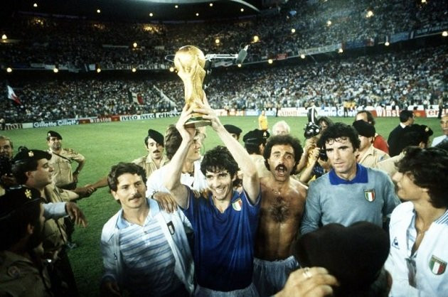 Năm 1982 là một năm thăng hoa rực rỡ của Paolo Rossi. Ông ghi 6 bàn tại World Cup trên đất Tây Ban Nha. Sau thành tích ấn tượng đó, ông đã được vinh danh là cầu thủ xuất sắc nhất châu Âu cũng như Cầu thủ xuất sắc nhất thế giới do tạp chí World Soccer bình chọn.