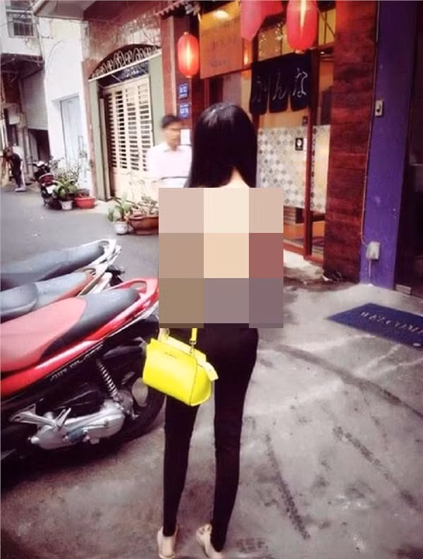 Chiếc áo hở lưng của cô gái khiến CĐM đứng hình và đặt câu hỏi liệu cô nàng này có mặc áo lót.