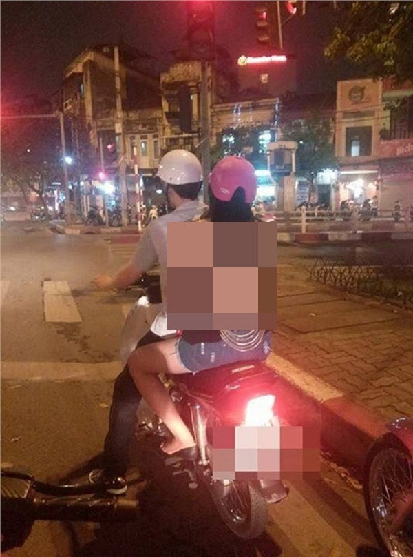 Thậm chí, nhiều người còn vô tư ăn mặc thả rông vào những ngày hè và lý do được đưa ra đó là cho đỡ nóng.