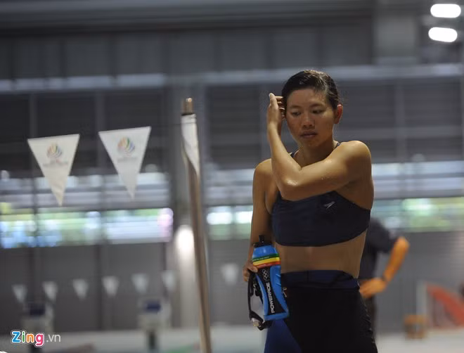 Ánh Viên không biết đi xe máy. Mặc dù có bộ sưu tập xe máy là phần thưởng giành được sau mỗi huy chương nhưng Ánh Viên lại không biết đi xe máy. Ánh Viên cũng không sử dụng điện thoại, cô nói chuyện với bố mẹ chỉ qua chiếc điện thoại dùng chung với HLV Anh Tuấn.