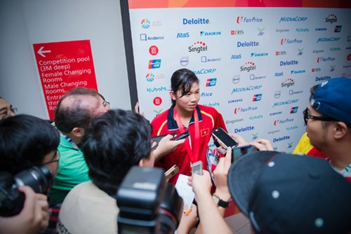 Ánh Viên tiếp thu tiếng Anh rất tốt. Còn nhớ tại Asiad 27 được tổ chức tại Hàn Quốc năm 2014, Ánh Viên rất luống cuống và phải nhờ phiên dịch để trả lời phỏng vấn. Nhưng đến SEA Games 28, Ánh Viên đã có thể tự trả lời phỏng vấn bằng tiếng Anh rất trôi chảy.