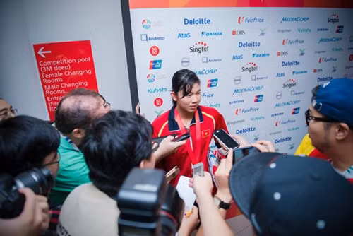 Ánh Viên tiếp thu tiếng Anh rất tốt. Còn nhớ tại Asiad 27 được tổ chức tại Hàn Quốc năm 2014, Ánh Viên rất luống cuống và phải nhờ phiên dịch để trả lời phỏng vấn. Nhưng đến SEA Games 28, Ánh Viên đã có thể tự trả lời phỏng vấn bằng tiếng Anh rất trôi chảy.