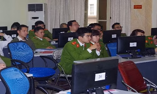 Vu lua dao “vo tien khoang hau” cua toi pham mang o VN-Hinh-2