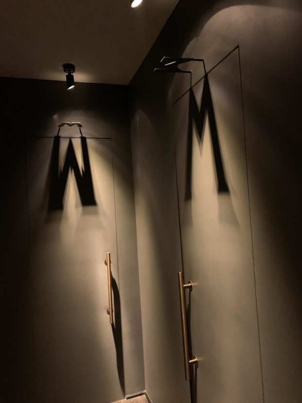 2. Thiết kế biển nhà vệ sinh nam - nữ