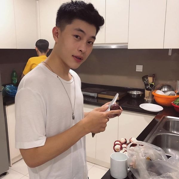 Thế mới thấy rằng Việt Nam cũng có thua kém gì các nước khác đâu, bước chân ra đường cũng vô tình gặp được trai đẹp như Lý Dương là một điển hình.