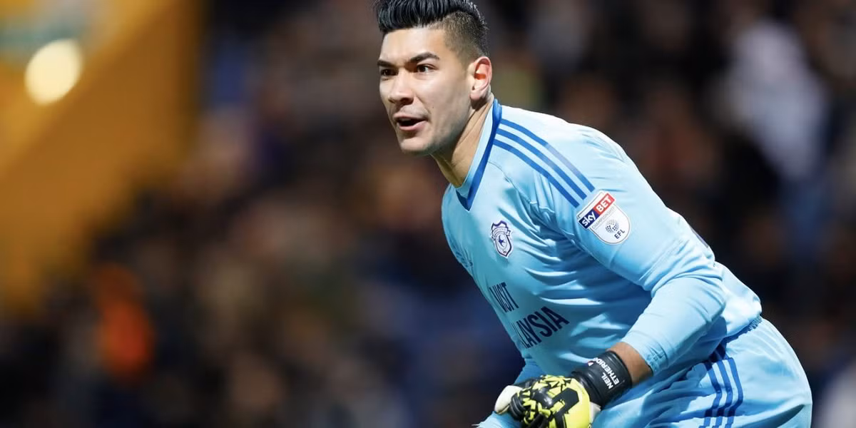 Neil Etheridge thể hiện rất tốt trong trận đấu mà Philippines thắng Singapore với tỷ số 1-0 ngay trên sân nhà. Chiều cao cùng các tình huống ra vào hợp lý giúp thủ môn đang thi đấu tại nước Anh giữ sạch mảnh lưới cho đội bóng quê hương.