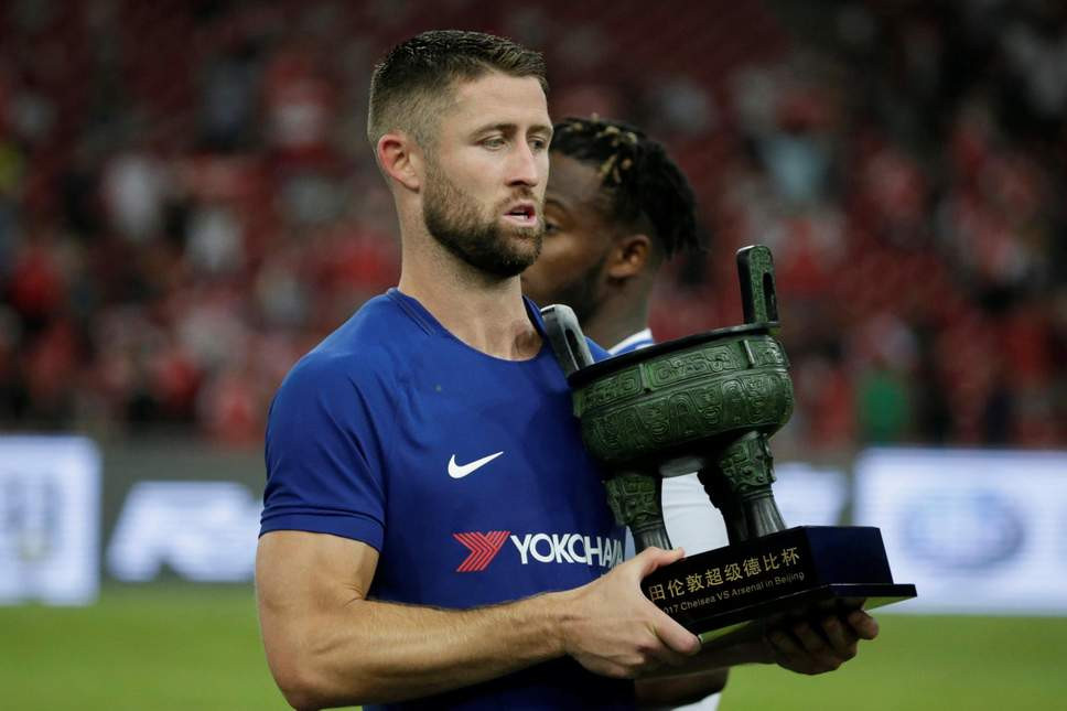  Chuyển nhượng cầu thủ từ The Sun, khá bất ngờ khi Gary Cahill muốn tiếp tục gắn bó với Chelsea bất chấp không được ra sân thường xuyên.