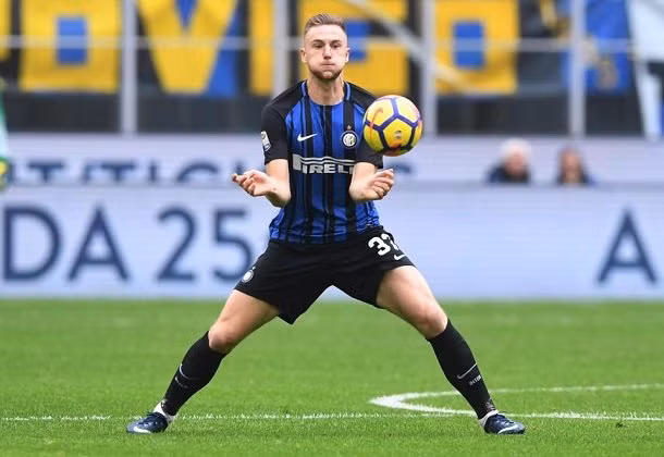 Theo Don Balon, Real Madrid đã nhảy vào cuộc đua giành chữ ký của trung vệ Milan Skriniar trong kỳ chuyển nhượng mùa Đông.