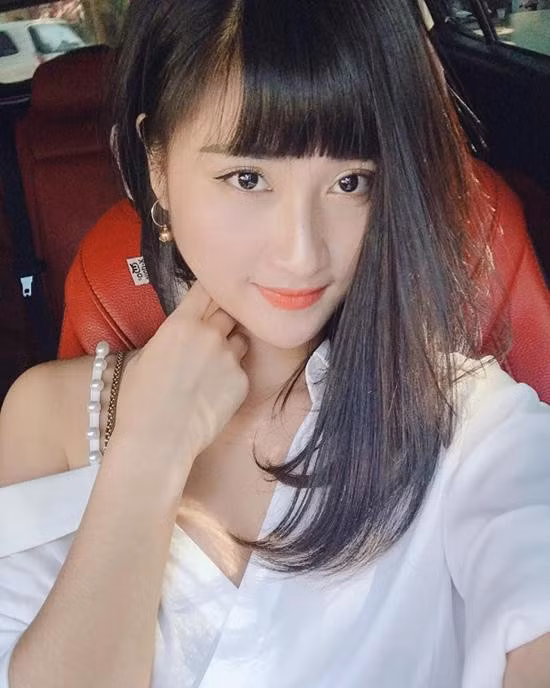 Nhờ có người bạn tích cực mai mối, Huy Hùng và Thùy Dương đã trở thành một cặp đôi trai tài gái sắc của bóng đá Việt.