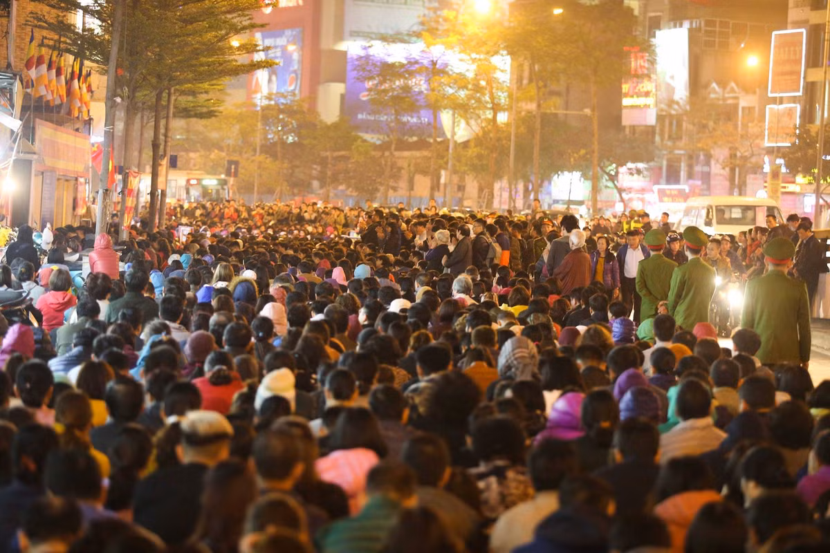 Các khóa lễ dâng sao giải hạn chùa Phúc Khánh bắt đầu từ ngày mùng 8 tháng Giêng, khởi đầu là sao La Hầu, sau đó lần lượt đến sao Thái Bạch và sao Kế Đô.