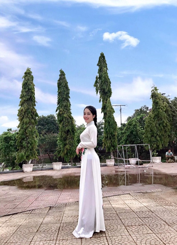 Chia sẻ về bản thân mình, Hồng Hạnh cho biết niềm đam mê âm nhạc từ nhỏ à lí do lớn nhất thúc đẩy cô trở thành nữ sinh ĐH Văn hóa Nghệ thuật Quân đội.