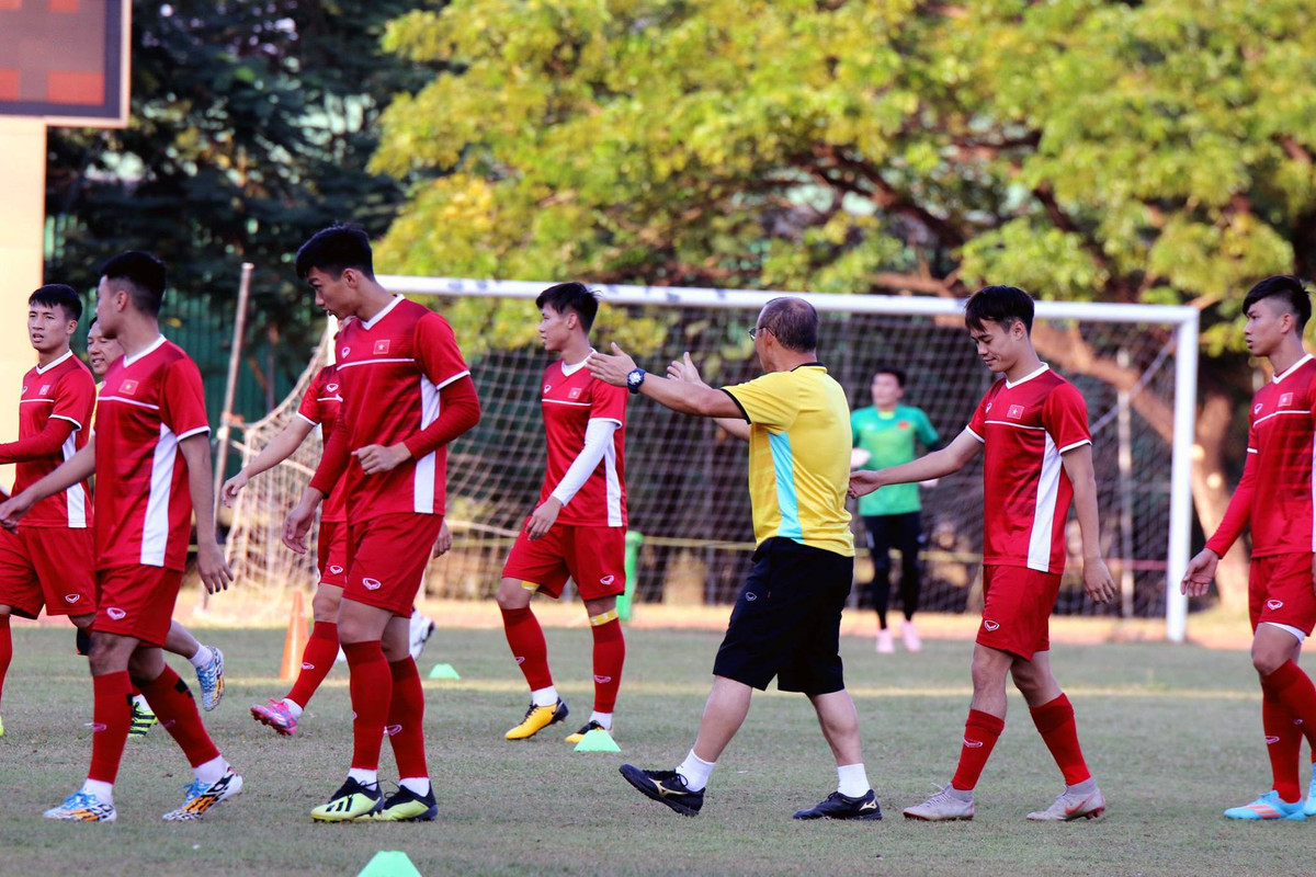 Đặc biệt, Văn Quyết cũng mong báo chí và người hâm mộ hãy cùng ủng hộ, động viên đội tuyển Việt Nam lúc này, còn thành công hay thất bại hãy để sau giải đấu đánh giá.