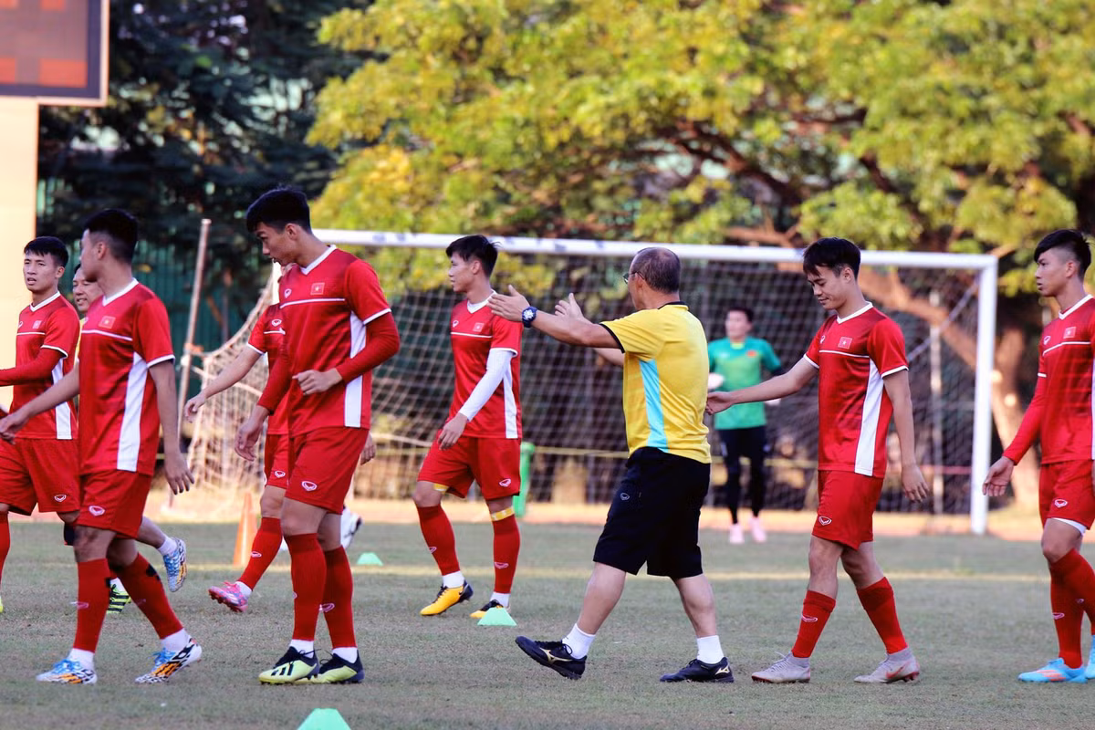 Đặc biệt, Văn Quyết cũng mong báo chí và người hâm mộ hãy cùng ủng hộ, động viên đội tuyển Việt Nam lúc này, còn thành công hay thất bại hãy để sau giải đấu đánh giá.