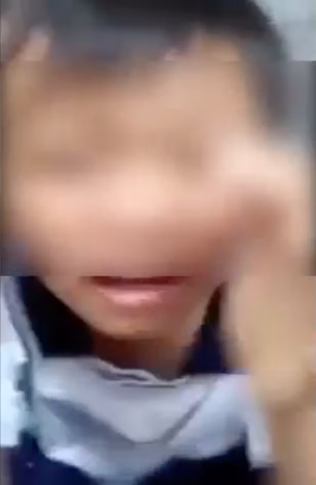 Rõ ràng, nạn bạo lực học đường vẫn còn hiển hiện trong mái trường văn minh. Tưởng rằng những hành động trên chỉ có ở những cấp học lớn hơn nhưng nó lại diễn ra cấp tiểu học và đã manh nhe hình thành những học sinh đầu gấu như cô bé lớp 4 nói trên.