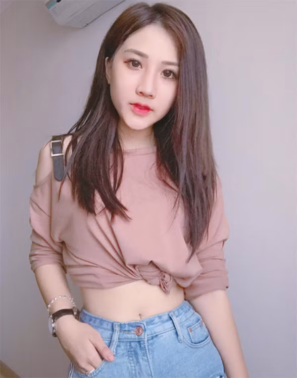 Cùng xem một số hình ảnh khác của nữ sinh Nội vụ xinh xắn.