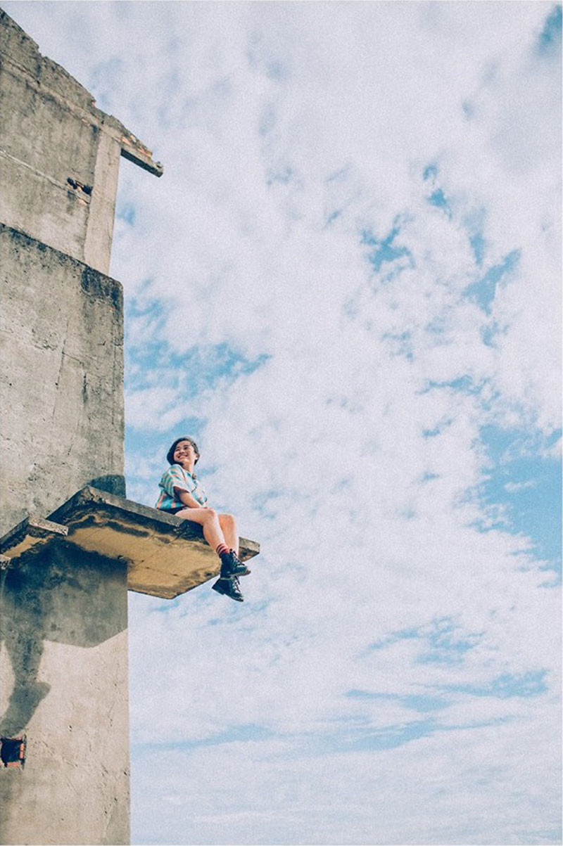 Thêm nữa cầu thang của lò gạch không có lan can, tay vịn, thậm chí khoảng trống giữa các bậc cũng khá lớn. Đừng mải vui, đùa giỡn nhau rồi bước hụt, gây tai nạn đáng tiếc cho bản thân