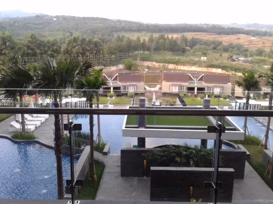 Khách sạn Aston Sentul Lake có hồ bơi lớn ngoài trời, giúp các tuyển thủ thư giãn, thả lỏng sau các buổi tập mệt mỏi.