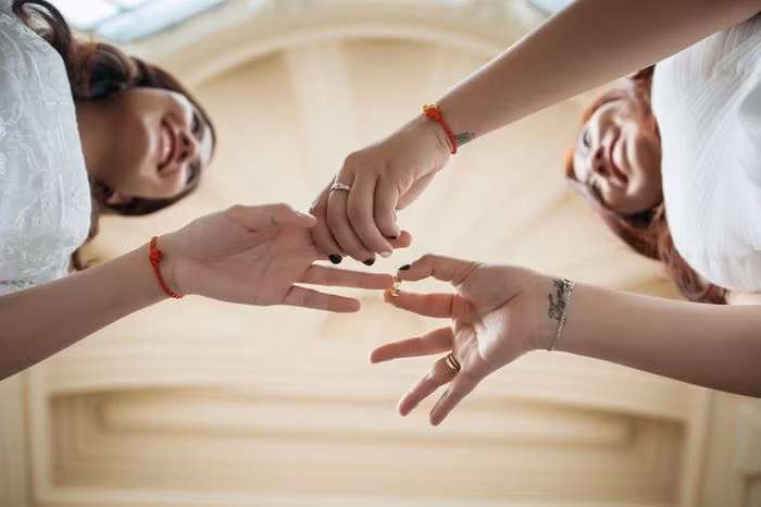 Khó khăn là thế rào cản là thế nhưng khi yêu thương giữa Tyna và Thanh Trúc đã vun đắp đã chiến thắng được sự ngăn cản của gia đình và ánh mắt kì thị của xã hộ.