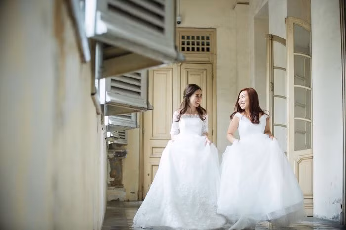 Anh cuoi cua cap dong tinh tu "tinh dich tro thanh tinh nhan"