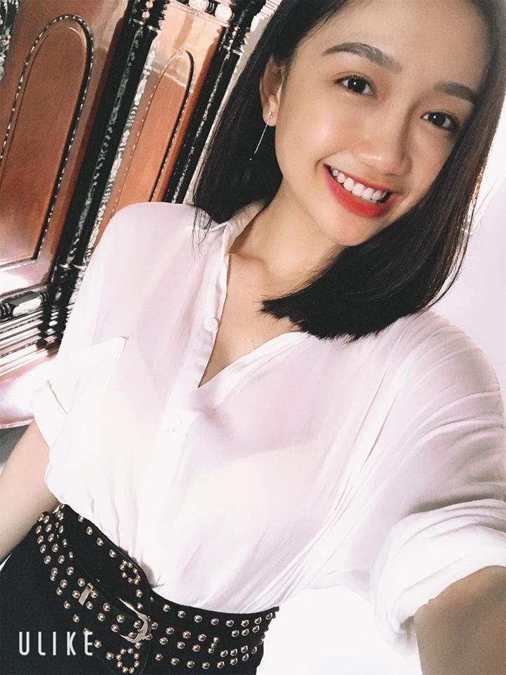 Thân hình mũm mĩm khiến Chiêu Anh cảm thấy vô cùng tự ti. Thêm vào đó là những kỉ niệm không mấy hay ho mà đến giờ cô nàng không muốn nhắc lại nhiều, chỉ biết cô nàng từng tổn thương vô cùng vì bị trêu chọc và phân biệt đối xử quá đáng.