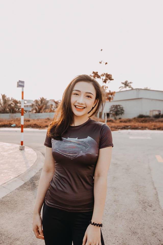 Chia sẻ về hành trình "lột xác" của mình, Chiêu Anh có biết bản thân bắt đầu béo từ năm 16 tuổi (2016) và đỉnh điểm là 2015 nặng tới 70kg (số đo 3 vòng là 87-75-93) trong khi chiều cao chỉ có 1m57.