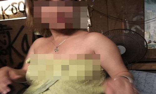 Gai ban dam phuc vu 'tau nhanh' noi dat khach gia re