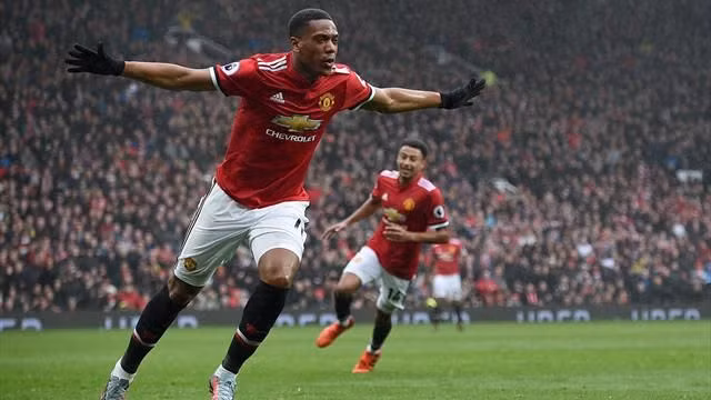 Anthony Martial hiện tại vẫn chưa bung hết sức. Huyền thoại Gary Neville cho rằng Anthony Martial vẫn chưa sử dụng hết 100% khả năng của mình.