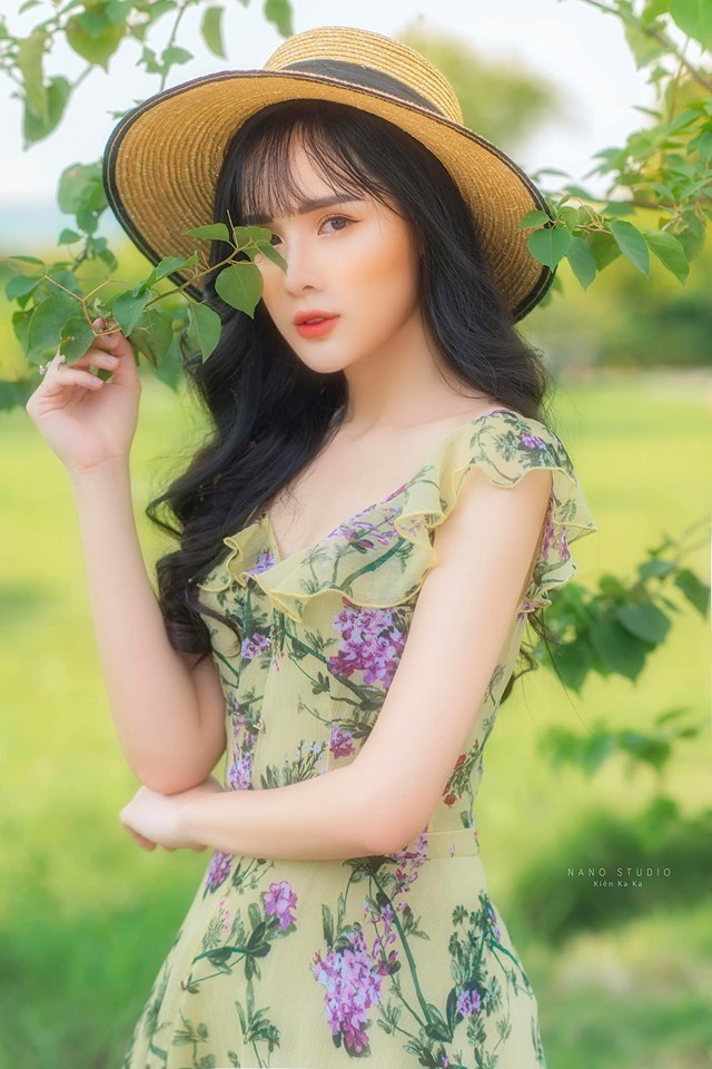 Huyền Trang thừa nhận trước đây cô rất thích thử sức tại các cuộc thi sắc đẹp và không cảm thấy quá đáng khi bị nhiều người nhận xét là "dành cả thanh xuân để đi thi hoa hậu".