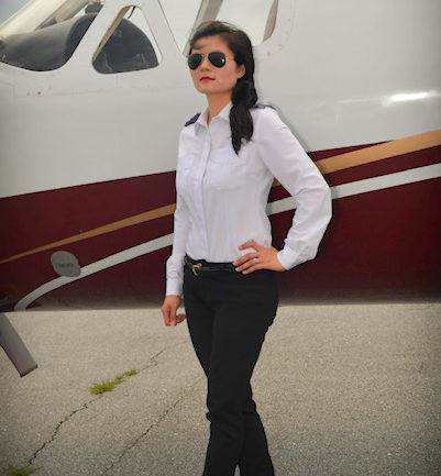 Chị Anh Thu đã giành được chứng chỉ phi công vận tải dân dụng. Bên cạnh đó, nữ phi công này cũng tốt nghiệp trung học với tư cách thủ khoa và đậu vào top 10 sinh viên tốt nghiệp tại Đại học Purdue với bằng danh dự.