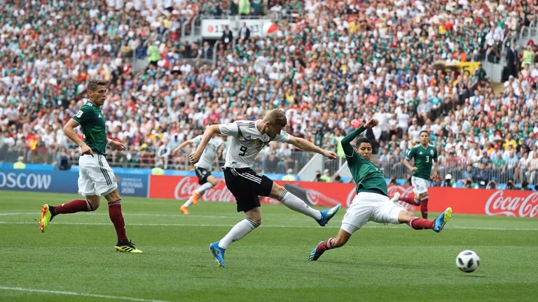 Nha vua cui mat trong hanh trinh bao ve ngai vang World Cup-Hinh-8