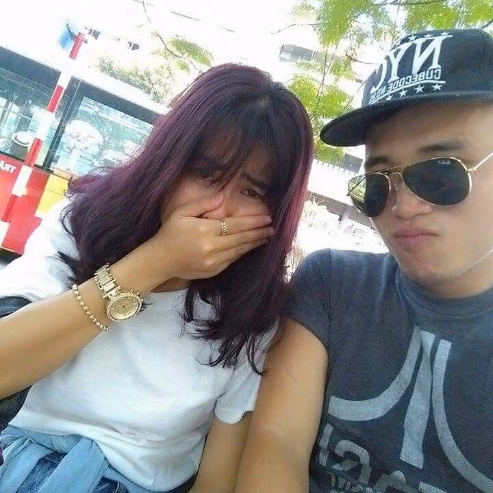 Chia sẻ về tình yêu của mình, Duy Kiệt nói: "Chúng mình quen biết nhau tại sân bay Tân Sơn Nhất, TP HCM nên quyết định chọn nơi tương tự để cầu hôn. Không diễn ra đúng như kịch bản ban đầu vì vấn đề an ninh, song cô ấy vẫn tỏ ra hạnh phúc và chấp nhận gắn bó suốt đời với mình".