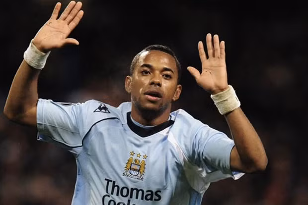 Robinho là bản hợp đồng kỉ lục của Man City. Anh gia nhập Man City với giá 42,5 triệu Euro từ Real Madrid vào hè năm 2008. Ở Man City, ngôi sao bom tấn này không thể hiện được nhiều, anh chỉ được ra sân 53 trận và ghi được 16 bàn thắng.