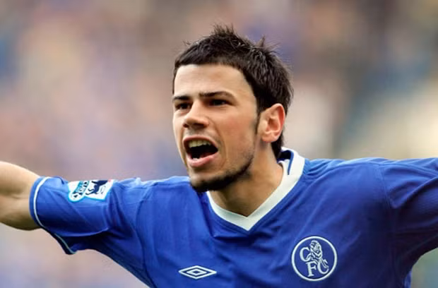 Mateja Kezman gia nhập Chelsea vào mùa hè năm 2005 với giá 5,3 triệu bảng từ CLB PSV. Nhưng với thành tích Mateja Kezman không thành công khi thi đấu tại Chelsea, anh được ra sân 41 lần nhưng chỉ có 7 bàn thắng và đó là con số quá ít với 1 tiền đạo hàng đầu như anh.