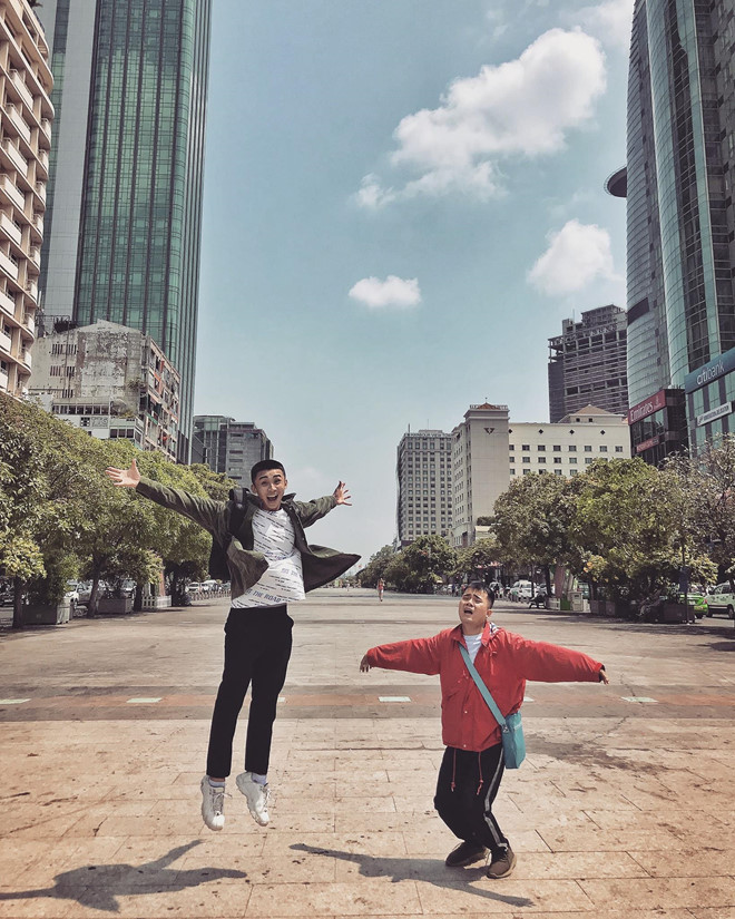 Bên cạnh đó, Nghĩa muốn chứng minh rằng Sài Gòn có rất nhiều nơi địa điểm đẹp để tham quan. 9X nói: "Một phần mình muốn gửi gắm là Sài Gòn có nhiều điểm đến, nhiều điều mới lạ mà ngay cả những người sống, học tập ở Sài Gòn cũng chưa khám phá hết. Vậy mà lại rất hay nghe câu nói Sài Gòn loay hoay cũng có nhiêu đó, chẳng có gì để chơi".