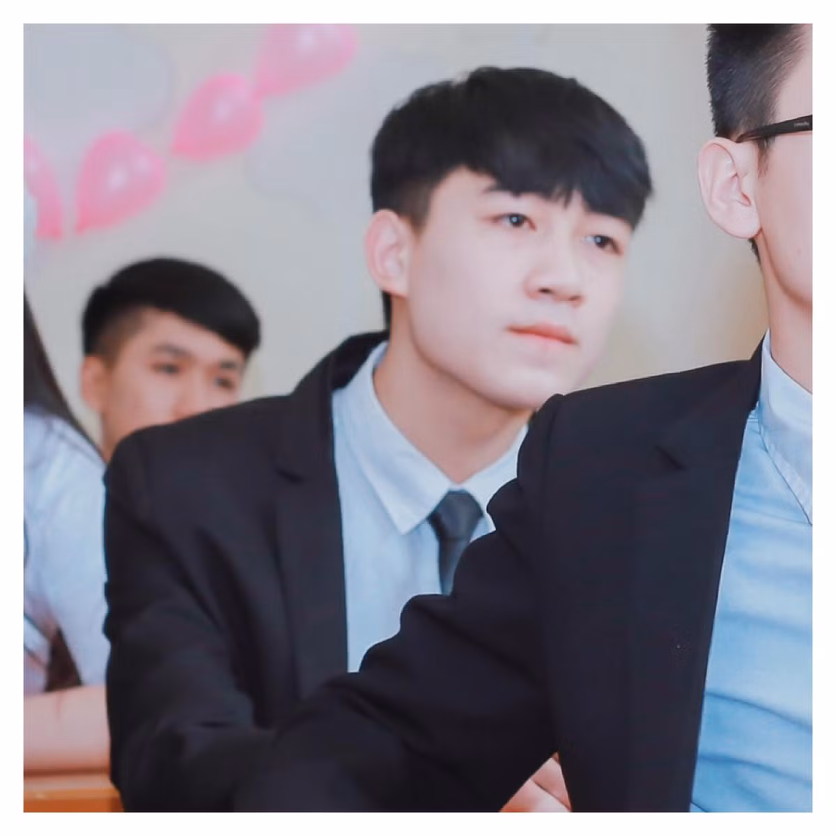 Như đã biết, rất nhiều anh chàng bỗng dưng một sáng ngủ dậy trở thành hot boy trên mạng xã hội nhờ bức ảnh góc nghiêng thần thánh và mới đây là trường hợp của 9X Lạng Sơn.