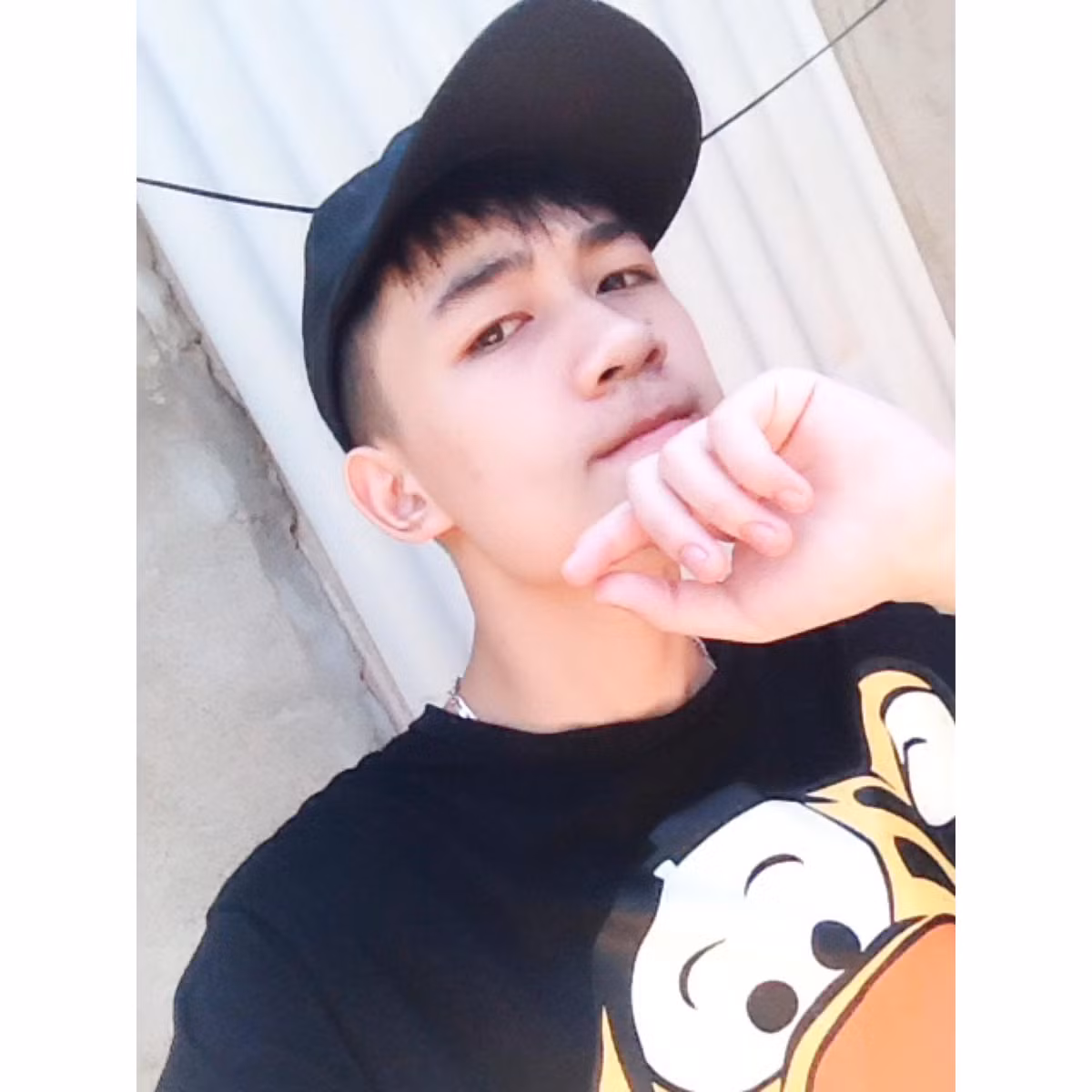 Sau khi bất ngờ nổi tiếng, Minh Hiếu có chia sẻ rằng, anh rất bất ngờ khi bỗng nhiên được mọi người biết đến. Đó là một động lực hết sức to lớn để anh tiếp tục sáng tác những bài hát hay và ra những bài hát đặc biệt hơn nữa.