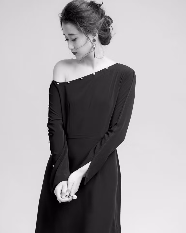 Soi vào trang cá nhân của hot girl ngủ gật mới nổi, có thể thấy rằng, cô nàng này có sở thích khá giống với giới trẻ hiện tại đó là đi du lịch, đọc sách và chụp ảnh thời trang.