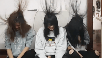 Chỉ sau một khoảng thời gian ngắn kéo qua kéo lại cái chăn trên đầu, các bạn sẽ được chứng kiến một màn ảo thuật "không cười không lấy tiền" khi tóc tai đứa nào đứa nấy dưới lớp chăn kia cứ chổng ngược lên trên. Được biết đây là trào lưu lợi dụng hiện tượng tĩnh điện vào mùa đông của chăn, quần áo nên khi ma sát tóc các bạn trẻ dựng đứng theo điện từ tạo ra.