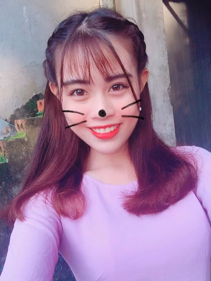 Không chỉ có các nữ sinh xinh đẹp chia sẻ những bức hình cực dễ thương mà còn có rất nhiều giáo viên trẻ cũng nhân ngày tựu trường để chia sẻ những bức hình cực đẹp, đặc biệt là các cô giáo mầm non.