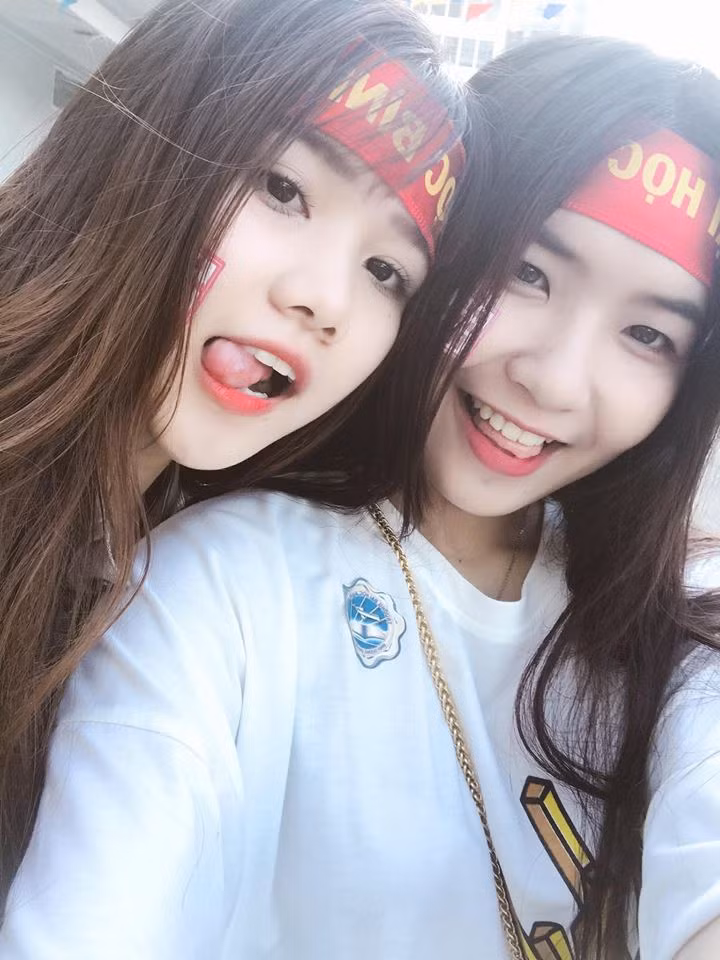 Hòa chung với niềm vui của ngày khai giảng 5/9, trên mạng xã hội, rất nhiều nữ sinh đã đăng tải những bức ảnh cực xinh đẹp, dễ thương, những khoảnh khắc đầu tiên của năm học mới. Ảnh trong bài: Sưu tầm Facebook.