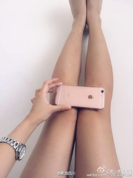 Dẫu vậy,trên Weibo ngày ngày vẫn đang xuất hiện vô vàn những bức ảnh khoe chân thon với Iphone 6 và 6S.