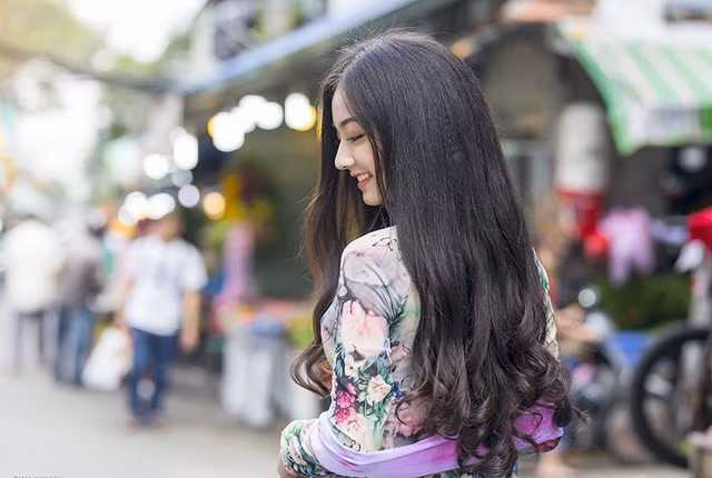 Nói về bộ ảnh áo dài mới được cộng đồng mạng chú ý, Quỳnh Trâm chia sẻ rằng, cô rất thích mặc áo dài và nó luôn luôn khiến cô cảm thấy mình đẹp và tự tin nhất.